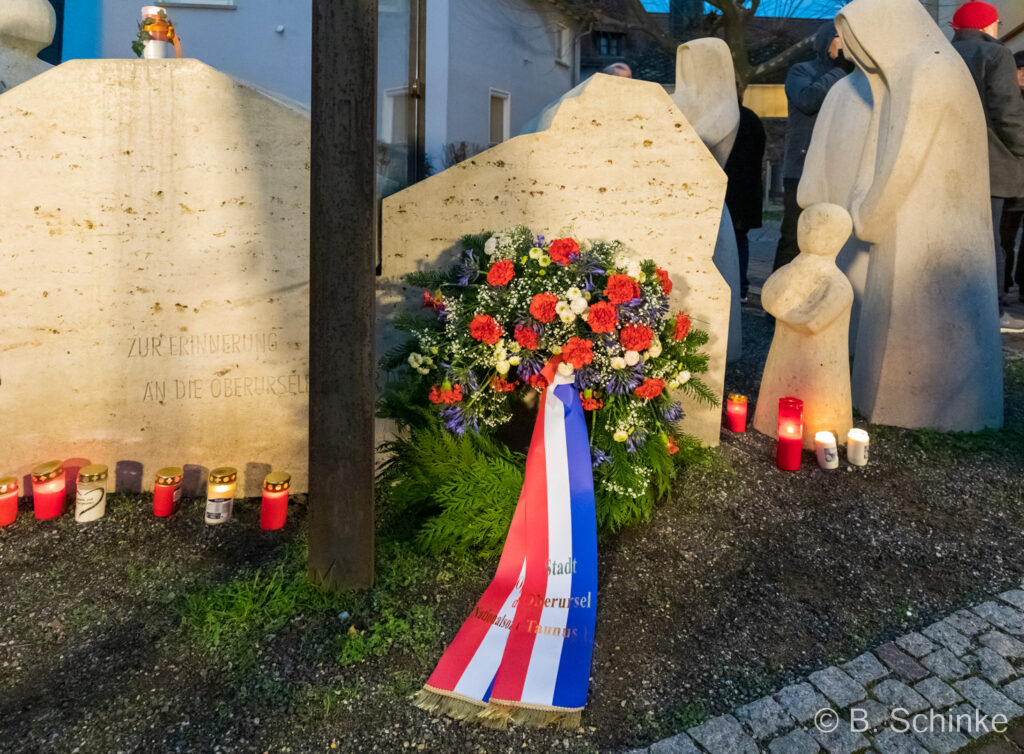 Kranzniederlegung und zum Gedenken an die Opfer des Nationalsozialismus 2023. Foto Berthold Schinke